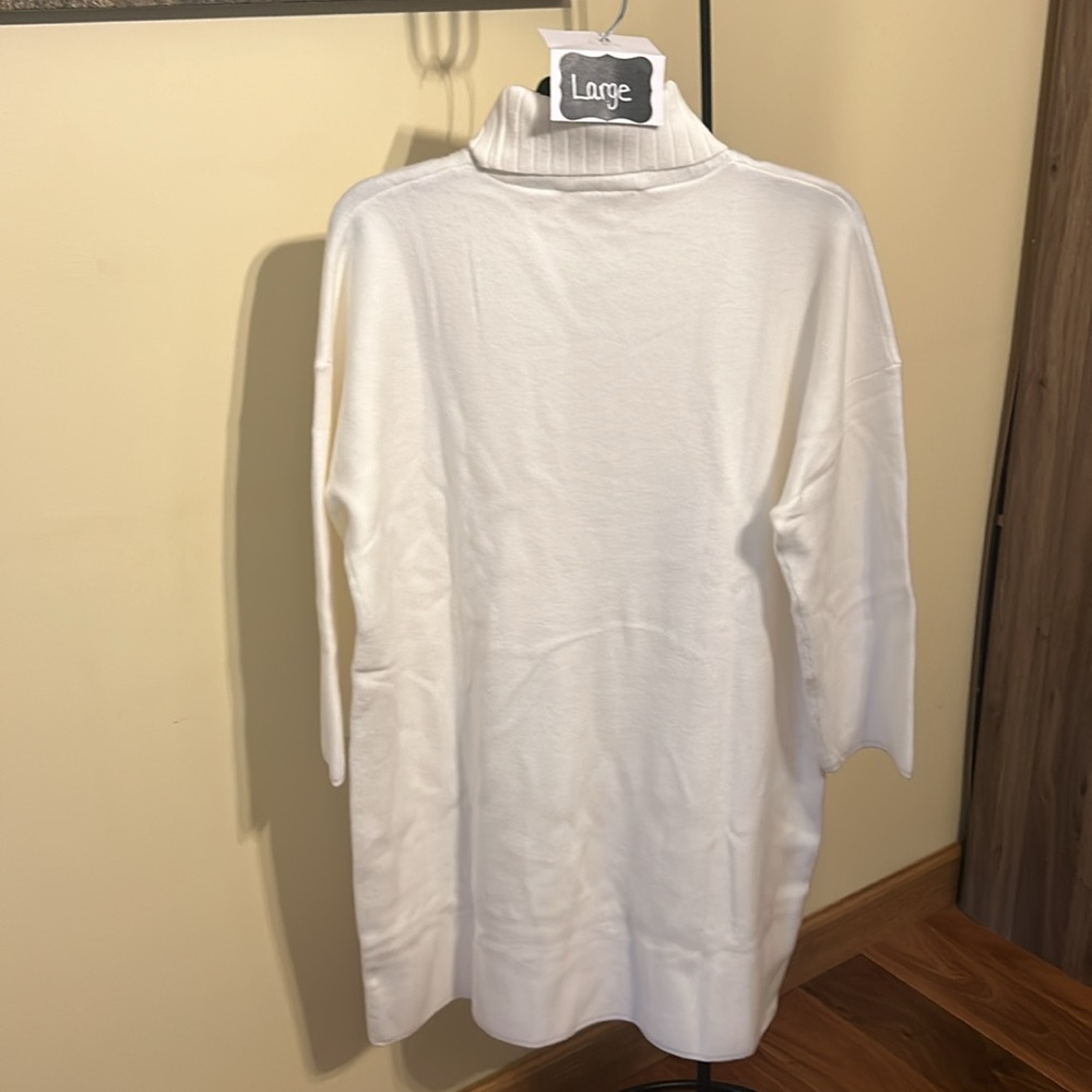 White Noir Vivianne Dress
POMANDER PLACE - Picture 12 of 16